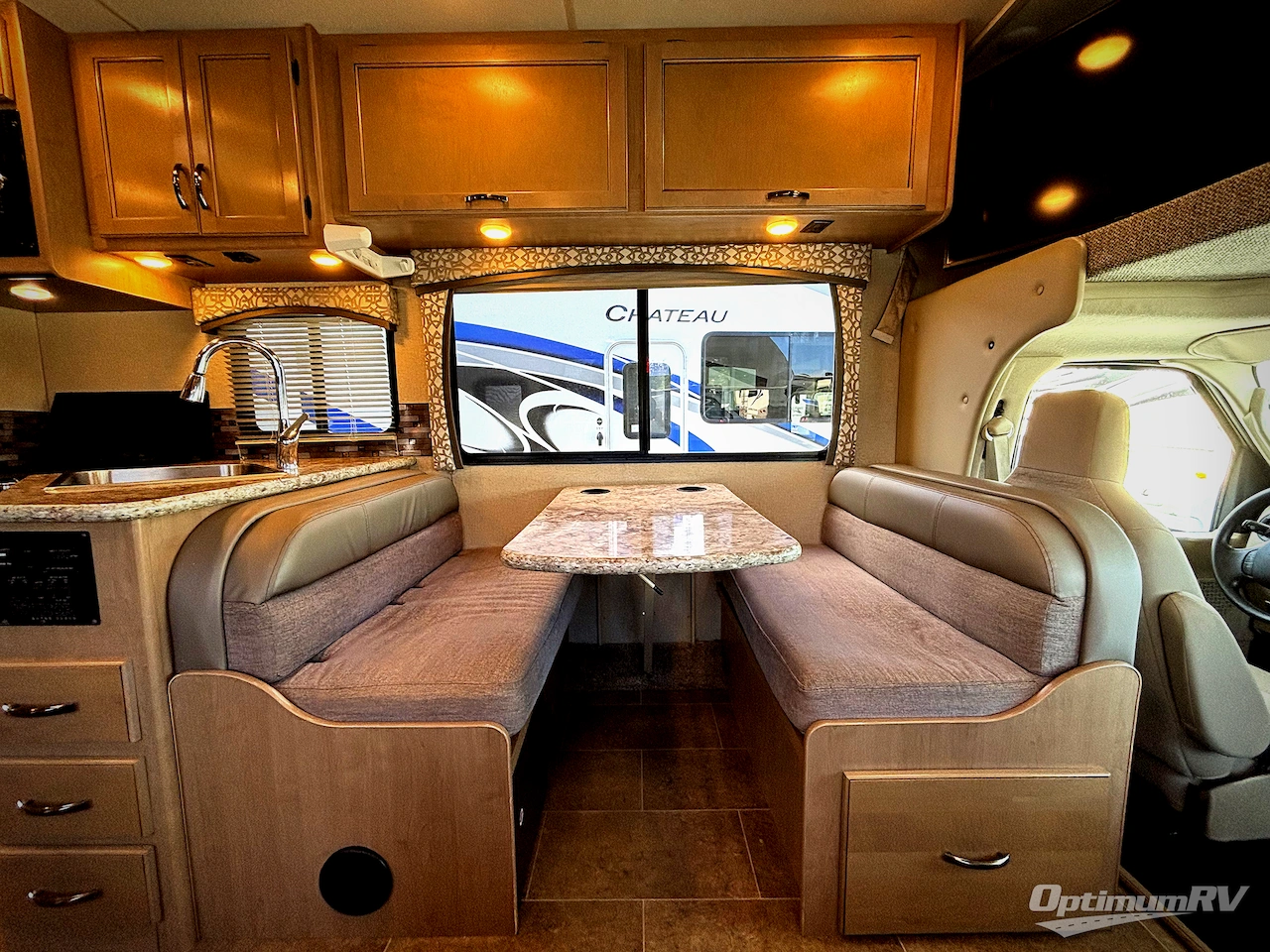 2018 Thor Chateau 26B Photo 8