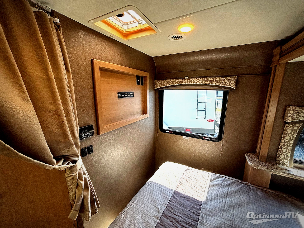 2018 Thor Chateau 26B Photo 13