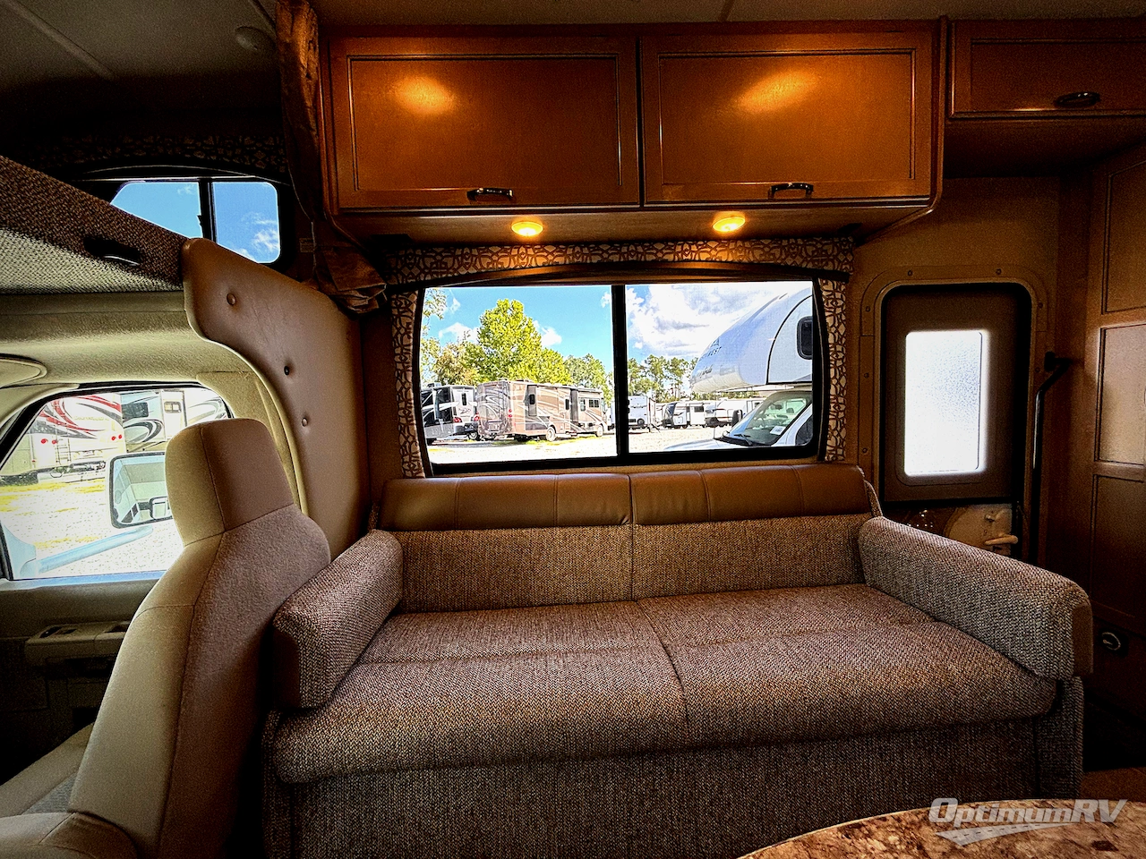 2018 Thor Chateau 26B Photo 9