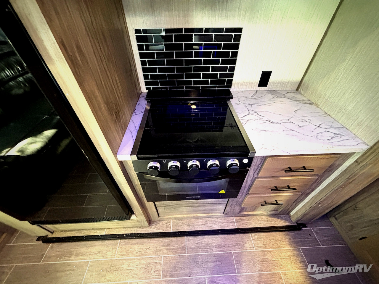 2021 Forest River Cherokee Arctic Wolf 298LB Photo 6