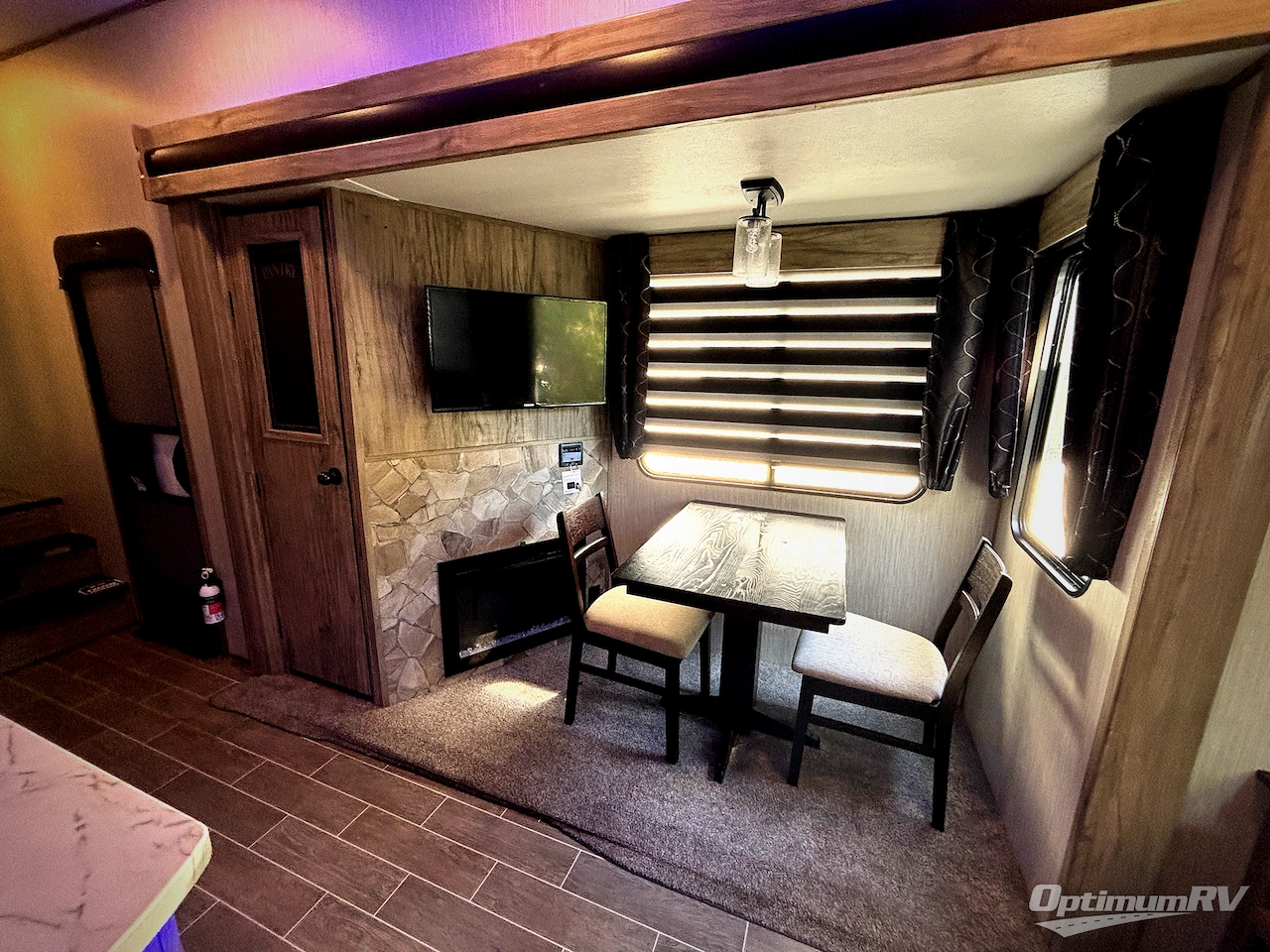 2021 Forest River Cherokee Arctic Wolf 298LB Photo 9