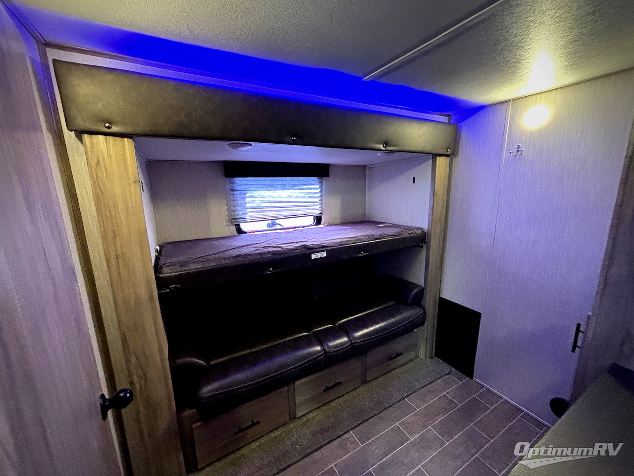 2021 Forest River Cherokee Arctic Wolf 298LB Photo 12