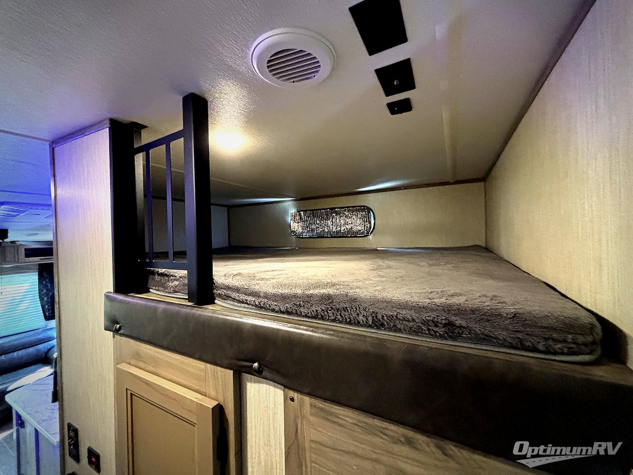 2021 Forest River Cherokee Arctic Wolf 298LB Photo 15