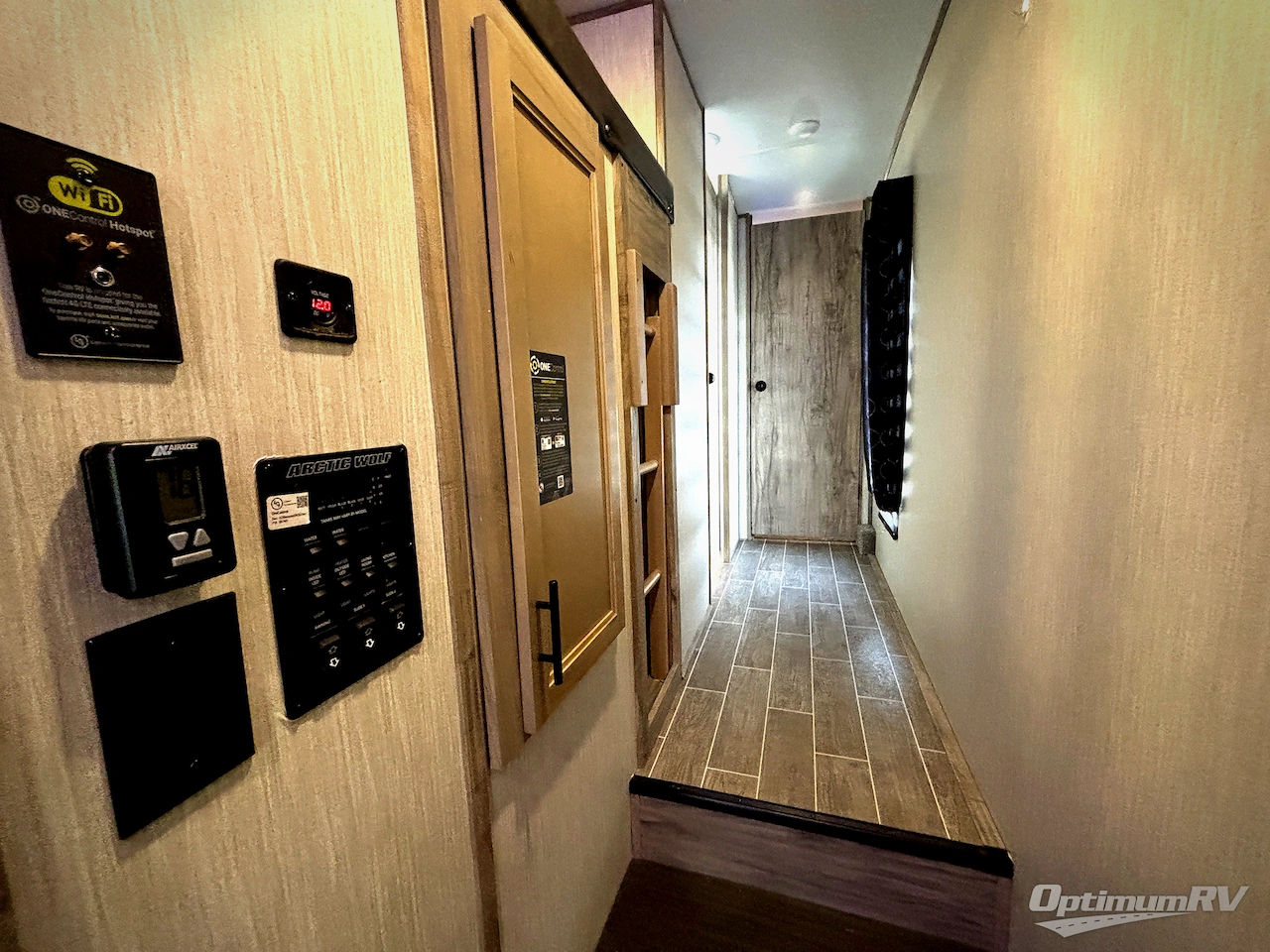 2021 Forest River Cherokee Arctic Wolf 298LB Photo 16