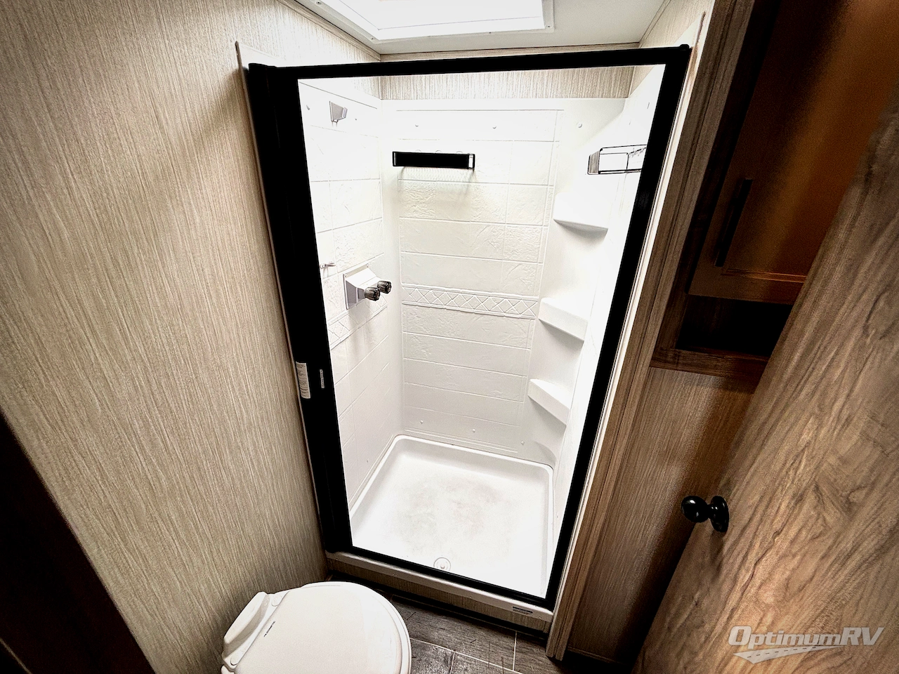 2021 Forest River Cherokee Arctic Wolf 298LB Photo 17