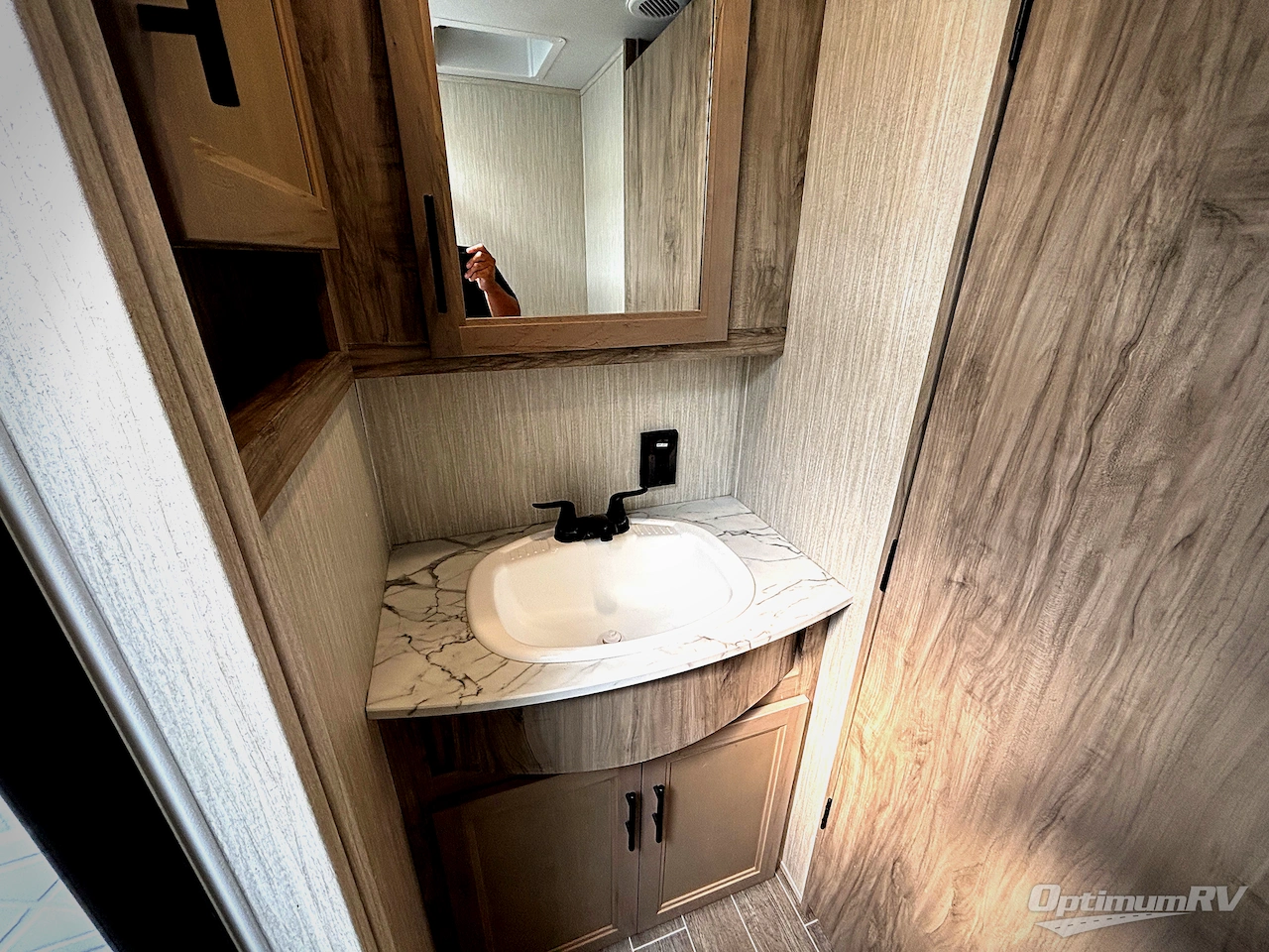 2021 Forest River Cherokee Arctic Wolf 298LB Photo 18