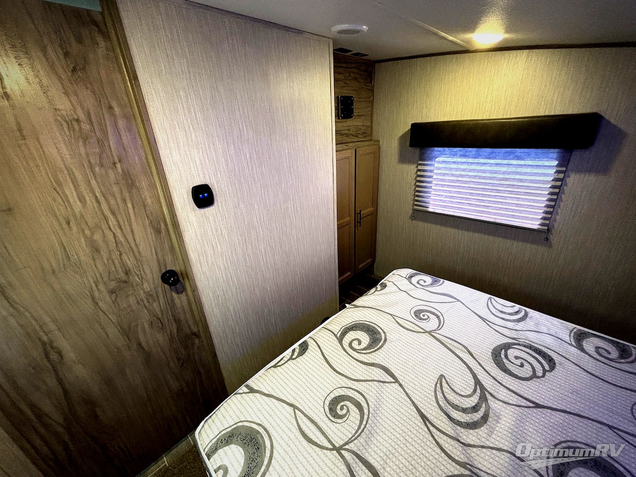 2021 Forest River Cherokee Arctic Wolf 298LB Photo 20