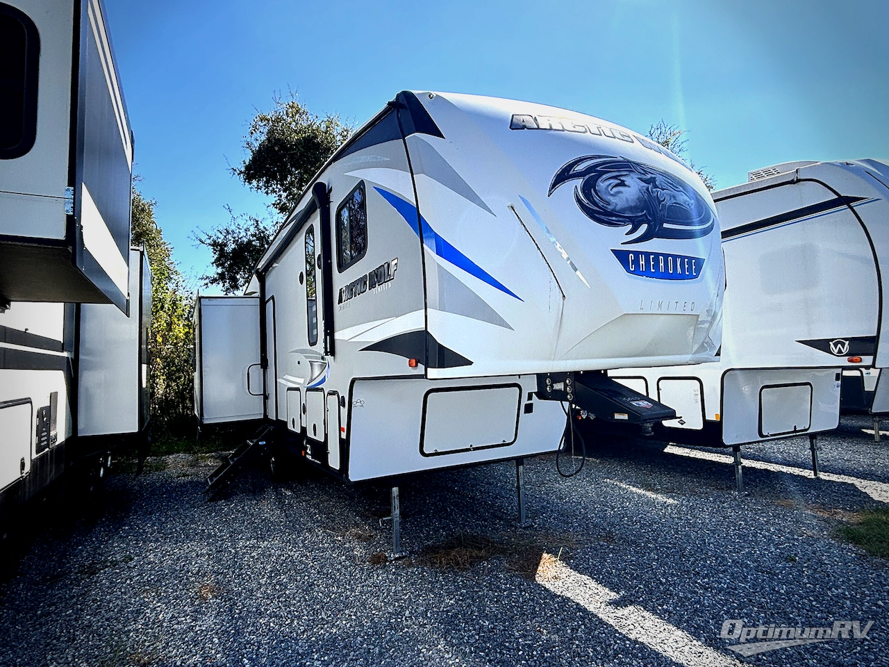 2021 Forest River Cherokee Arctic Wolf 298LB Photo 1