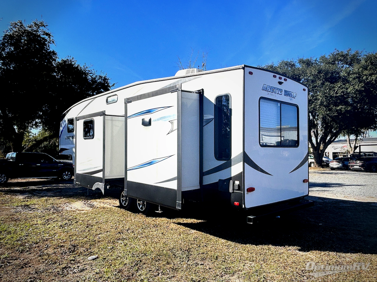 2021 Forest River Cherokee Arctic Wolf 298LB Photo 3