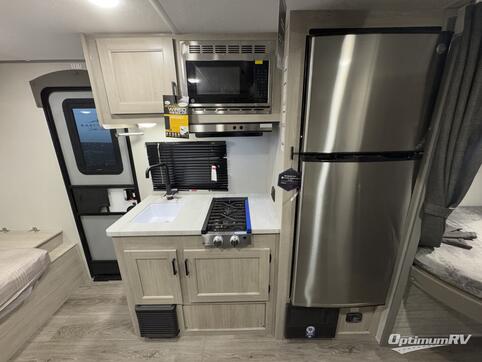 2025 Coachmen Catalina Summit Series 7 184BHSX RV Photo 3