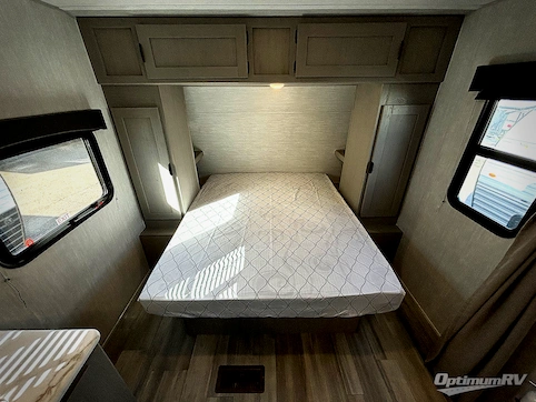 2025 Coachmen Clipper 5K Series 25QBH RV Photo 4