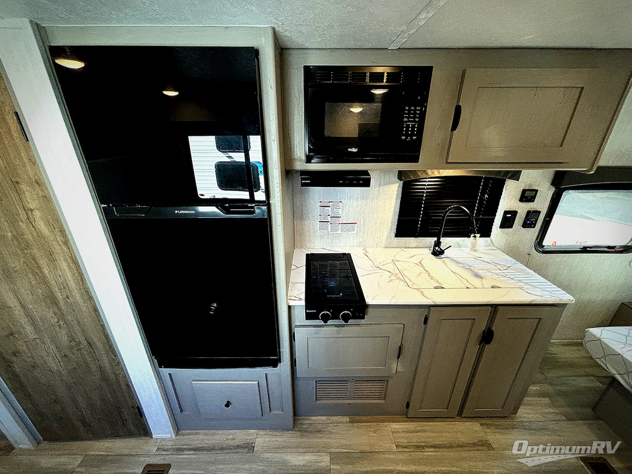 2025 Coachmen Clipper 5K Series 25QBH Photo 6