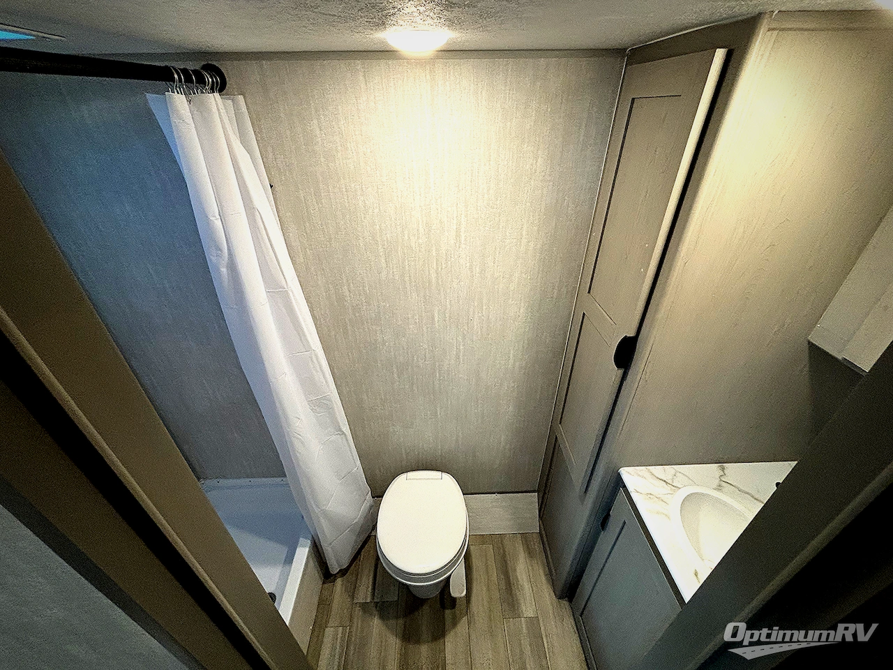 2025 Coachmen Clipper 5K Series 25QBH Photo 11