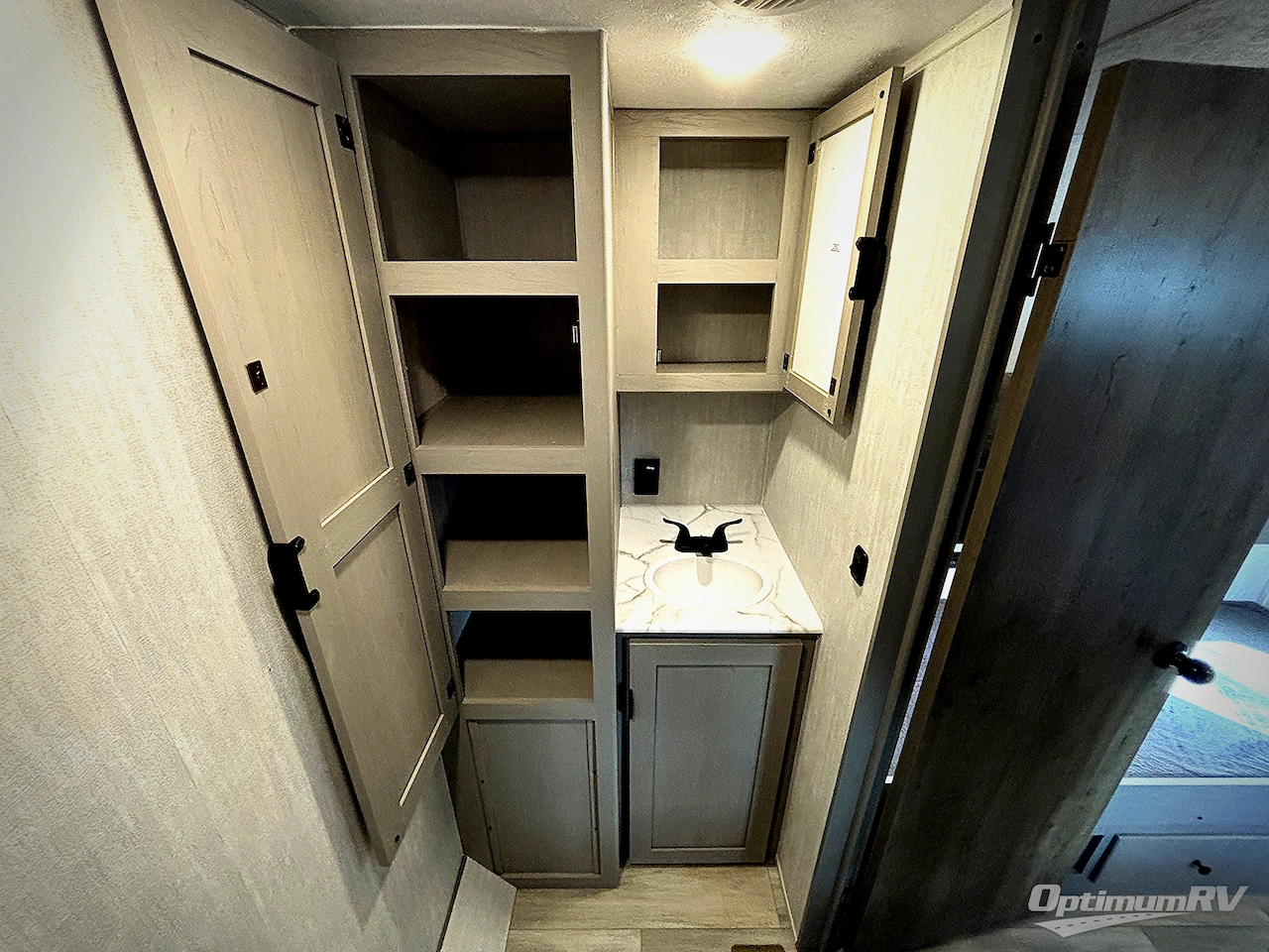 2025 Coachmen Clipper 5K Series 25QBH Photo 12