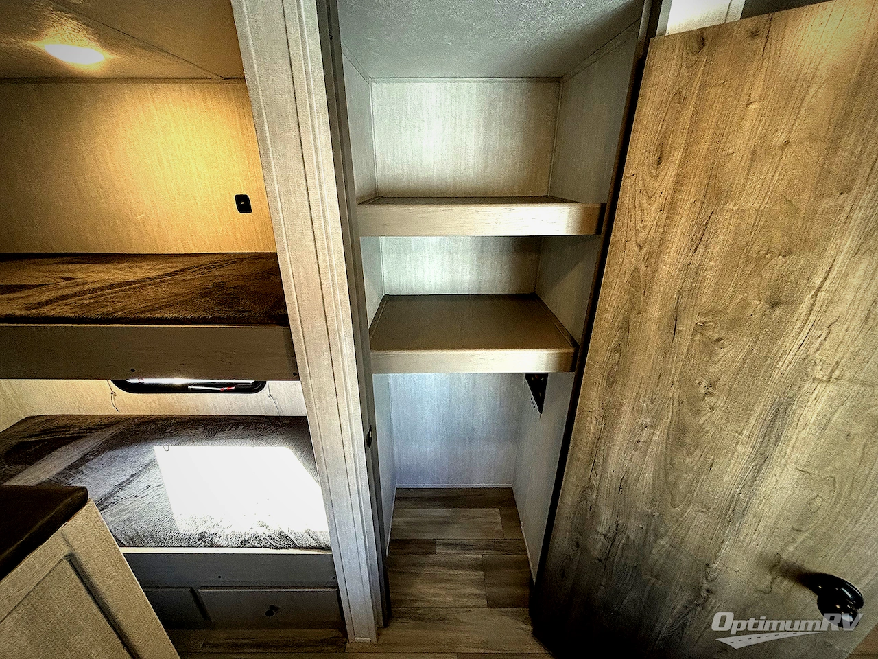 2025 Coachmen Clipper 5K Series 25QBH Photo 9