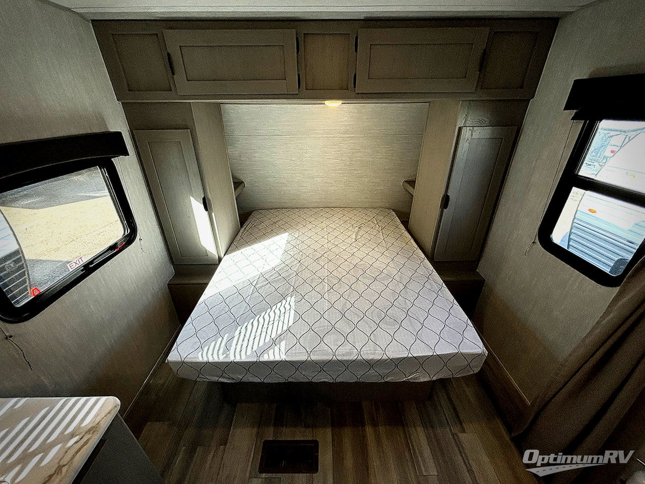 2025 Coachmen Clipper 5K Series 25QBH Photo 10