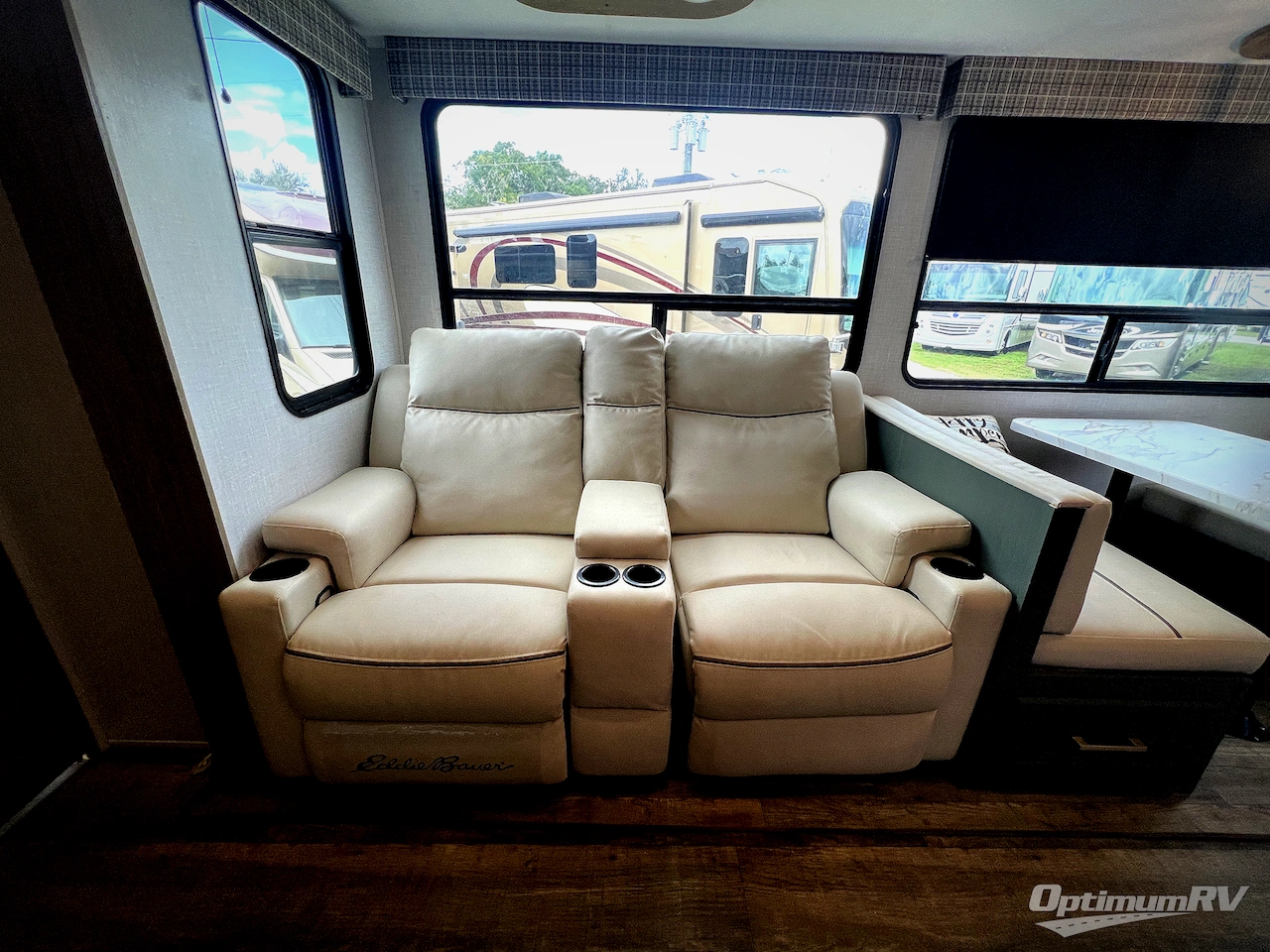 2024 Dutchmen Eddie Bauer 360LF Photo 8