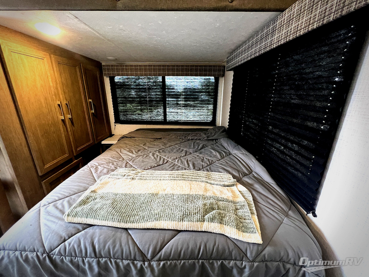 2024 Dutchmen Eddie Bauer 360LF Photo 17