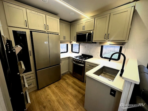 2025 Palomino Columbus 384RKH RV Photo 2