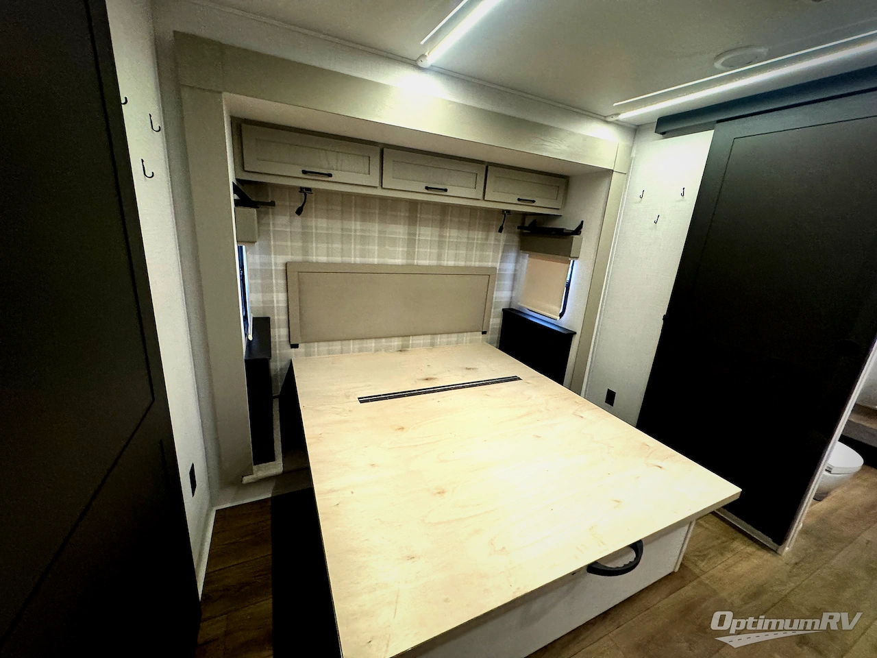 2025 Palomino Columbus 384RKH Photo 15