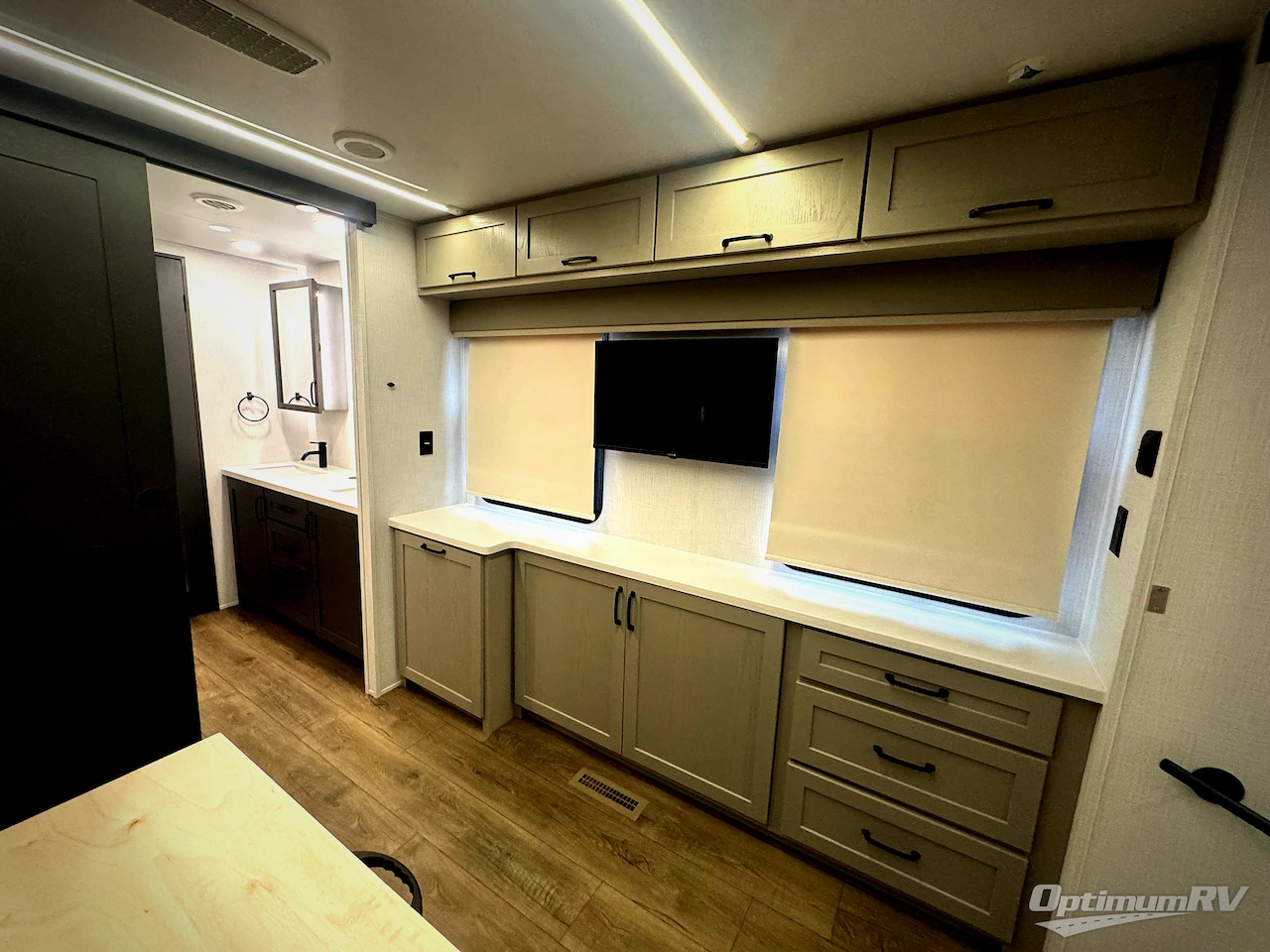 2025 Palomino Columbus 384RKH Photo 16