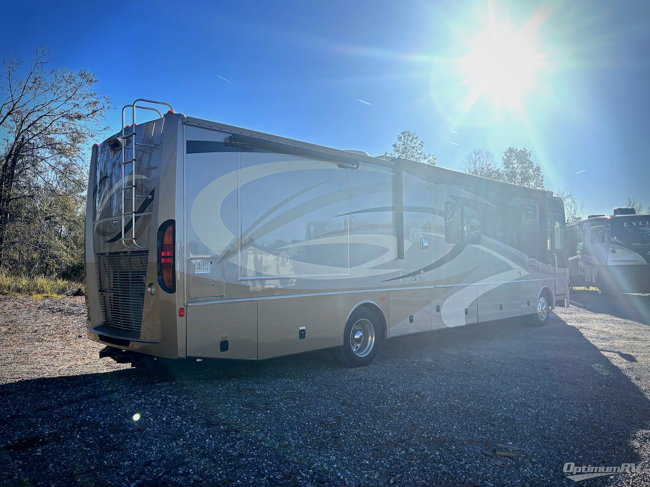 2008 Fleetwood Discovery 40X Photo 2