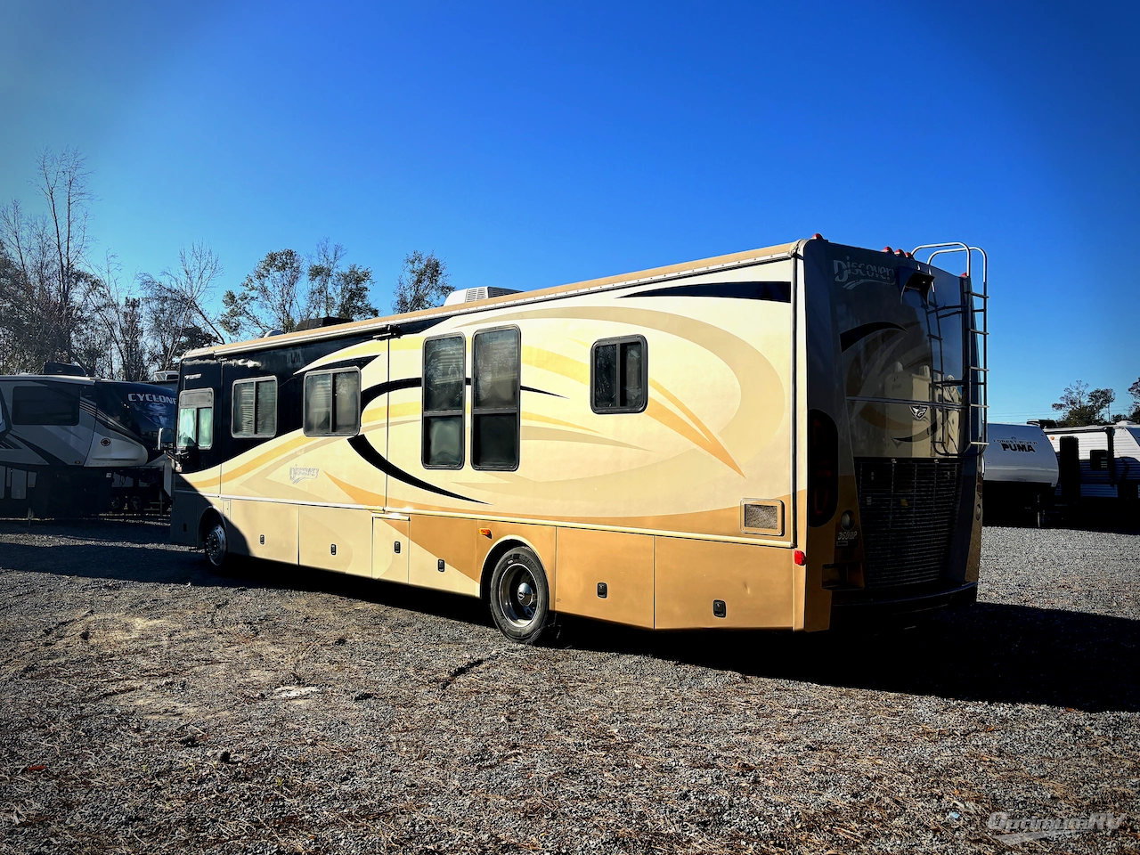 2008 Fleetwood Discovery 40X Photo 3