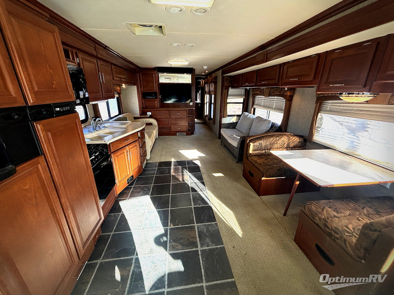 2008 Fleetwood Discovery 40X Photo 4