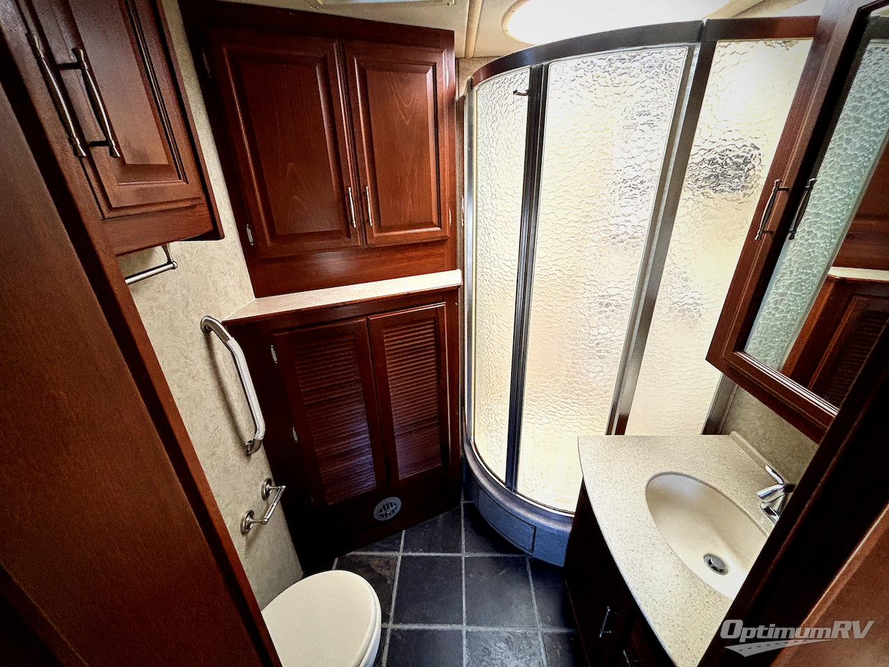 2008 Fleetwood Discovery 40X Photo 9