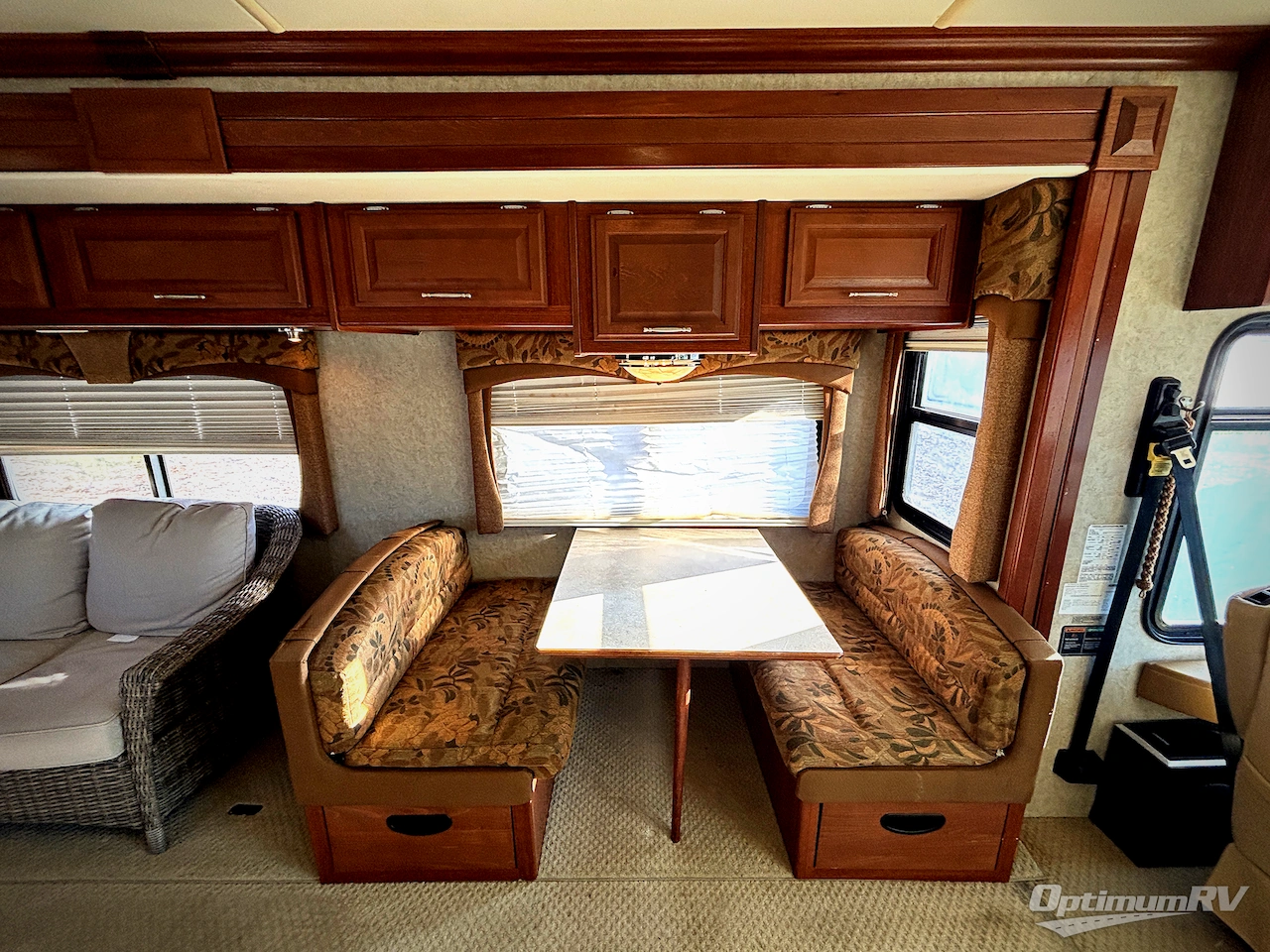 2008 Fleetwood Discovery 40X Photo 13