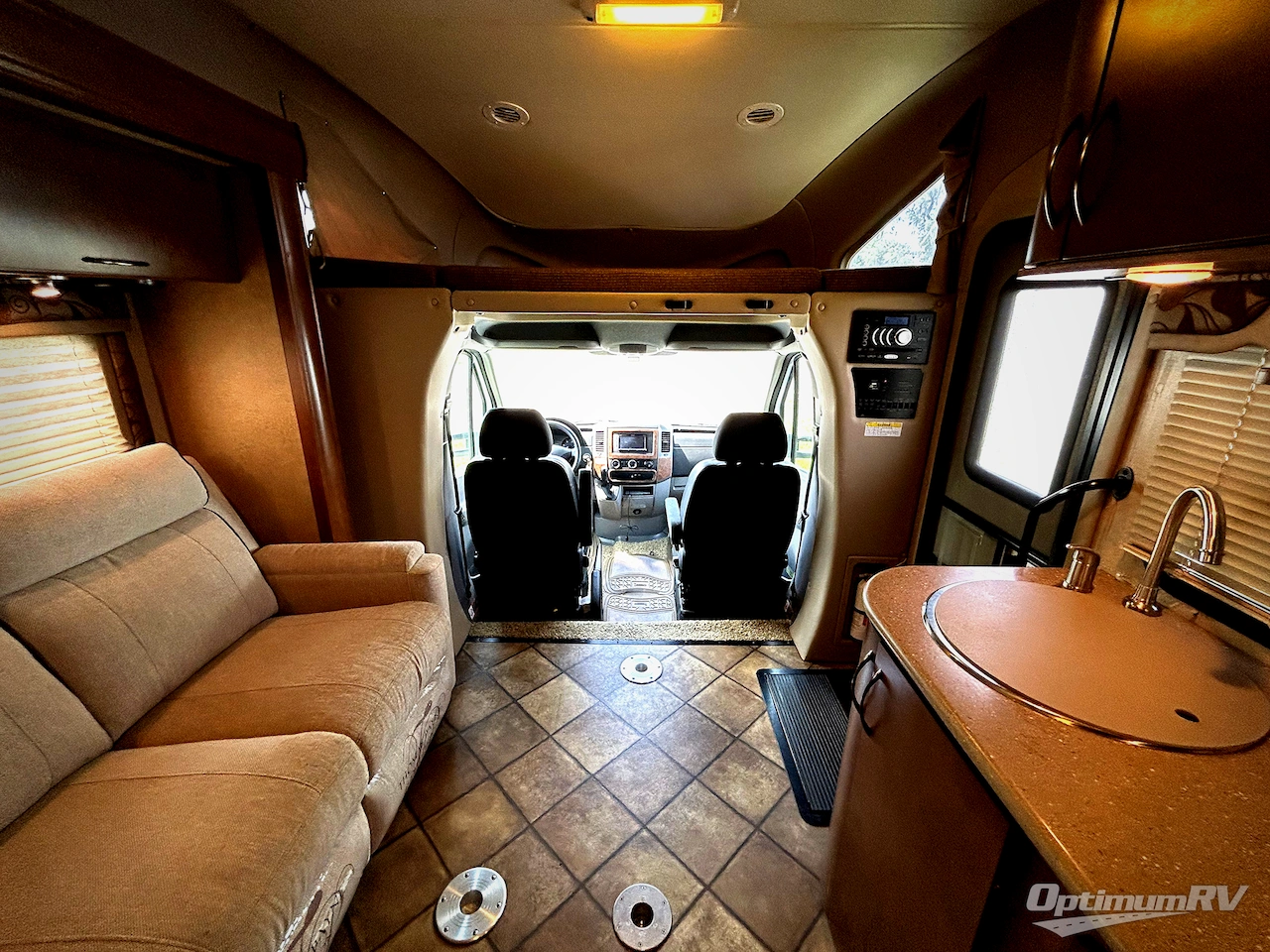 2014 Thor Siesta Sprinter 24SR Photo 5