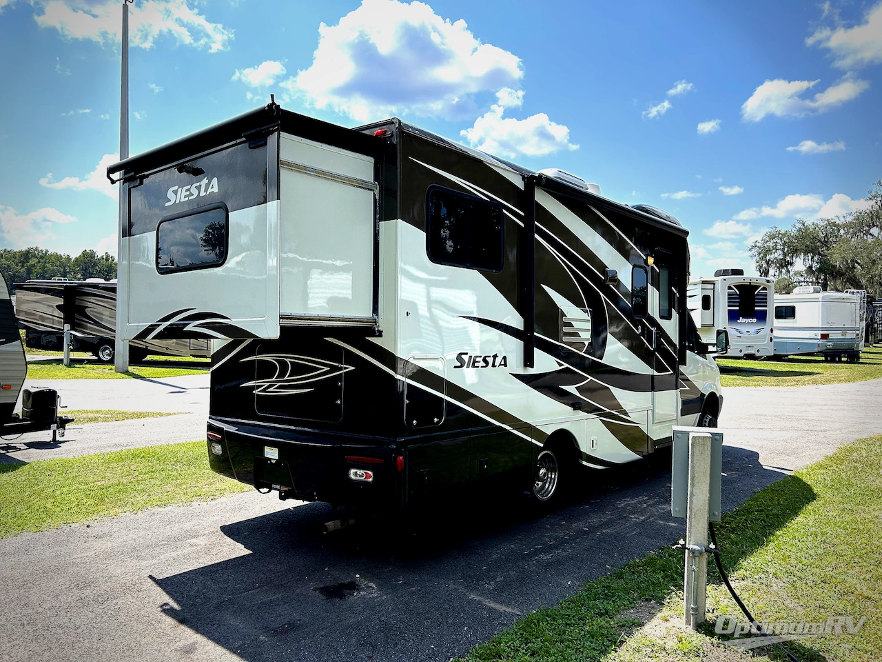 2014 Thor Siesta Sprinter 24SR Photo 2