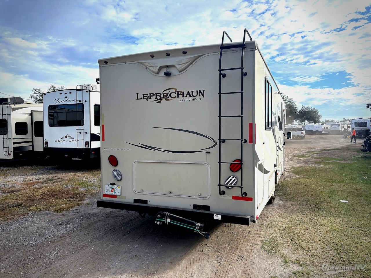 2014 Coachmen Leprechaun 319DS Ford 450 Photo 2