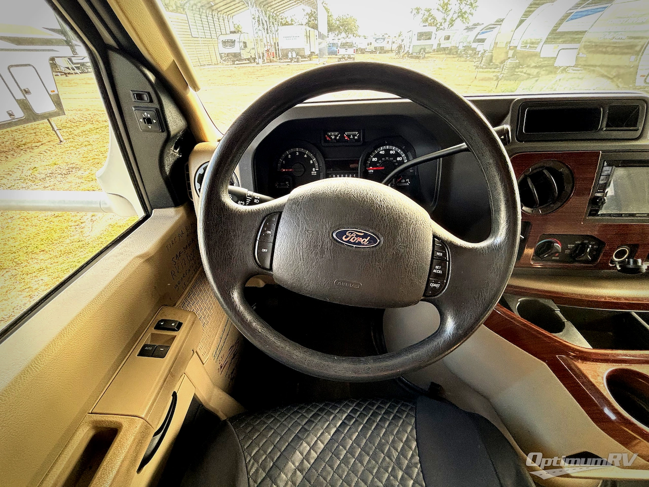 2014 Coachmen Leprechaun 319DS Ford 450 Photo 7