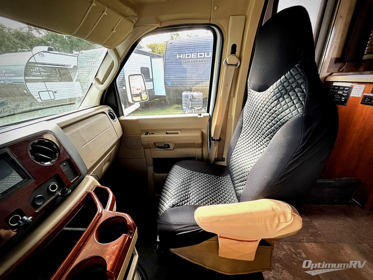 2014 Coachmen Leprechaun 319DS Ford 450 Photo 8