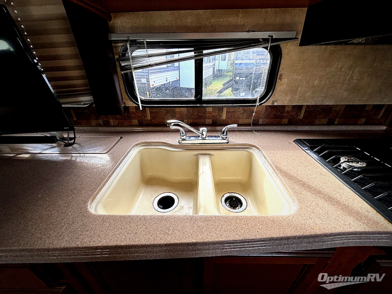 2014 Coachmen Leprechaun 319DS Ford 450 Photo 17