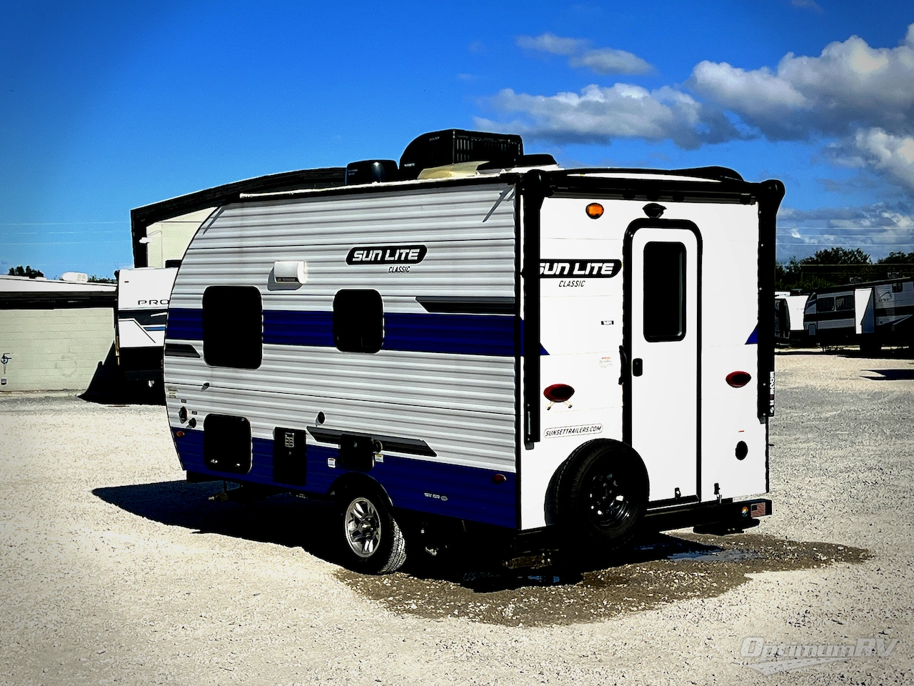 2022 Sunset Park Sun-Lite Classic 16BH Photo 3