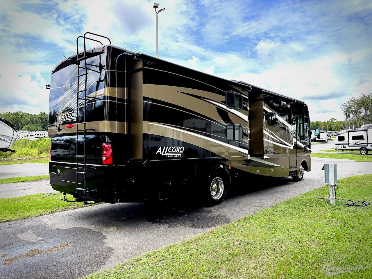 2012 Tiffin Allegro 35 QBA Photo 2