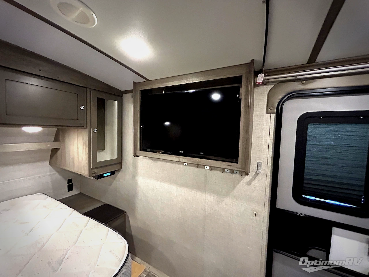 2021 Keystone Outback Ultra Lite 221UMD Photo 6