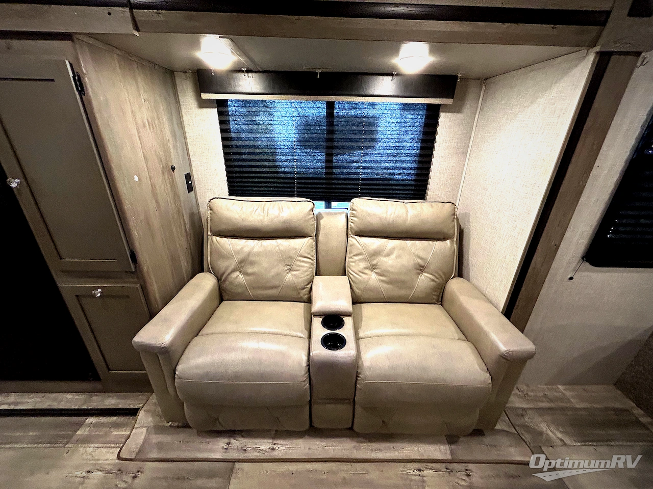 2021 Keystone Outback Ultra Lite 221UMD Photo 7