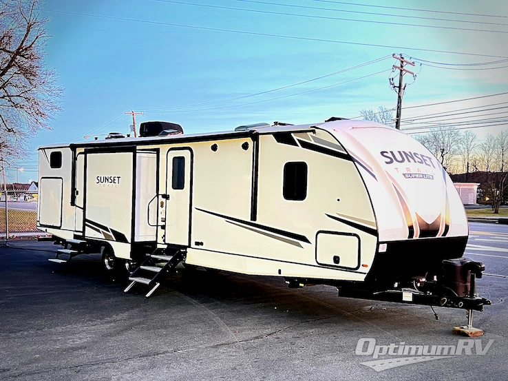 2022 CrossRoads Sunset Trail SS331BH RV Photo 1