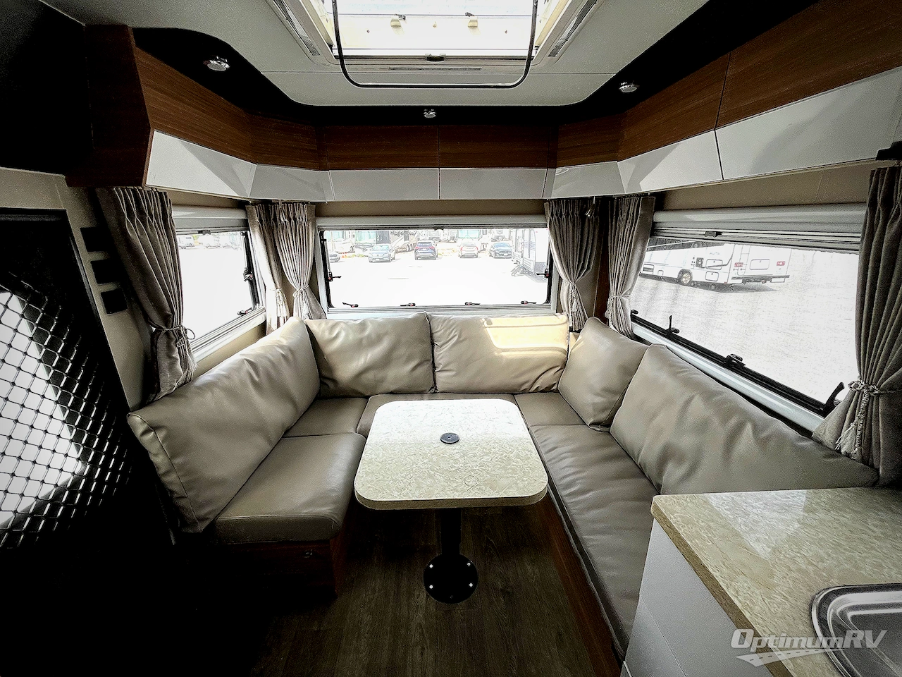 2025 Black Series Camper HQ Series HQ21 Photo 4