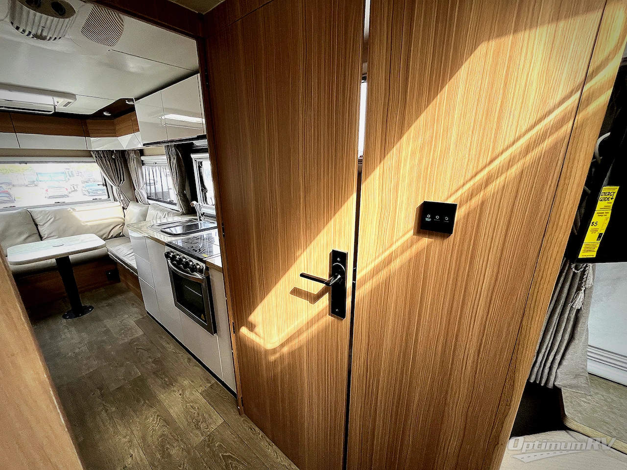 2025 Black Series Camper HQ Series HQ21 Photo 18