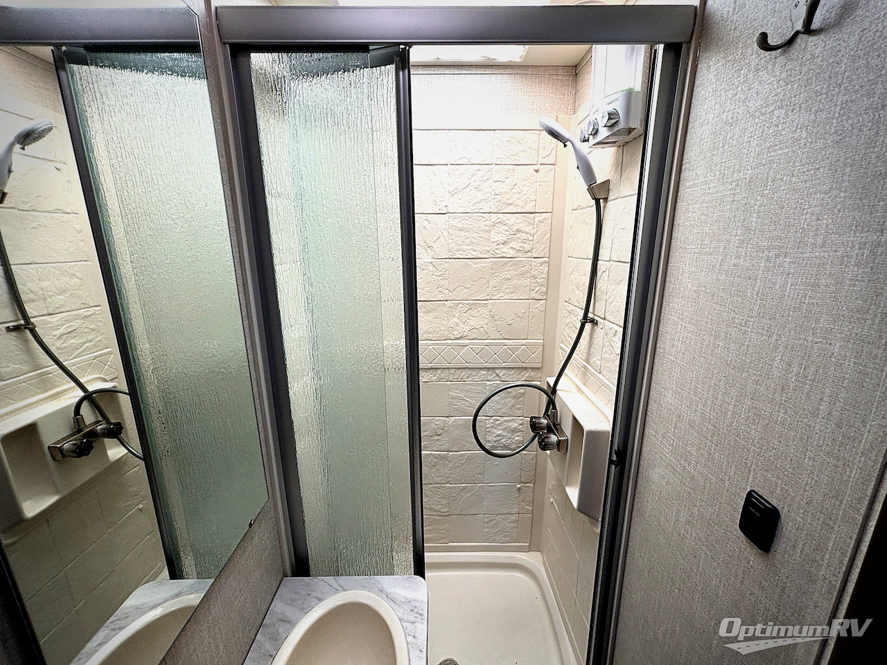 2019 Coachmen Prism 2200 FS Photo 18