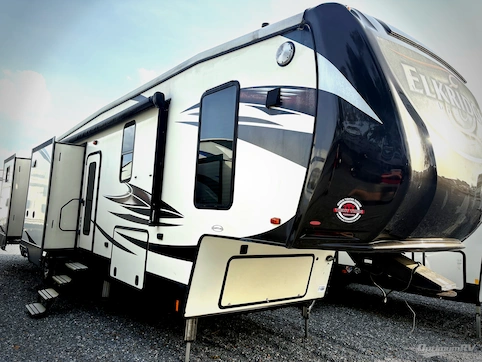 Used 2017 Heartland ElkRidge 38RSRT Featured Photo