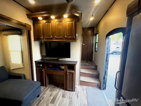 2017 Heartland ElkRidge 38RSRT RV Photo 2