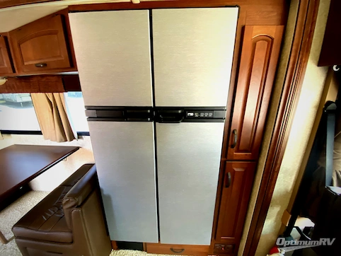 2007 Winnebago Adventurer 38T RV Photo 3