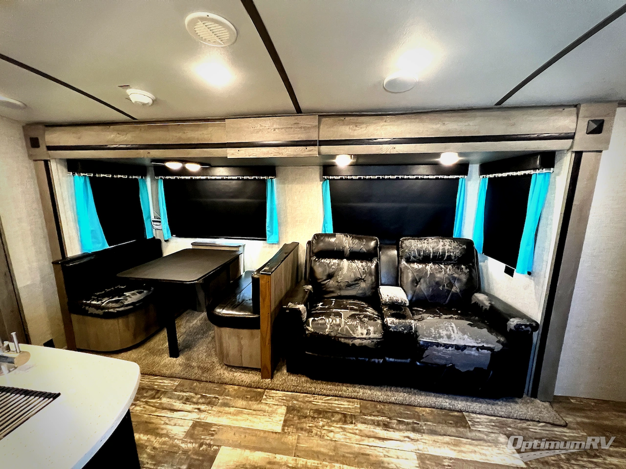2019 Keystone Outback 335CG Photo 6