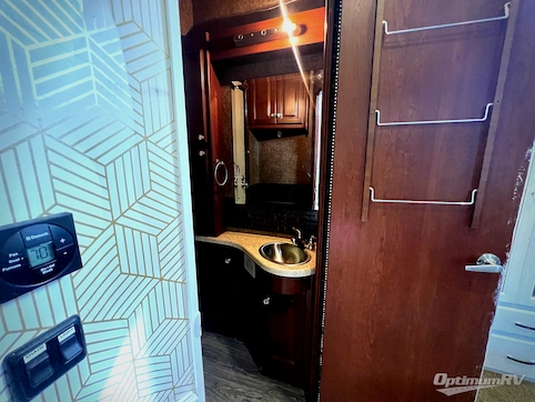 2015 Thor Outlaw 38RE RV Photo 4