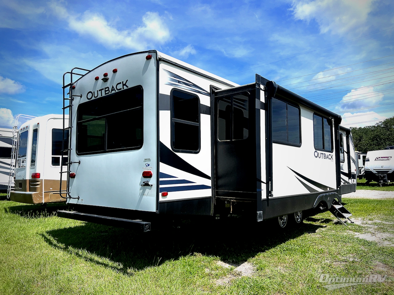 2020 Keystone Outback 328RL Photo 3